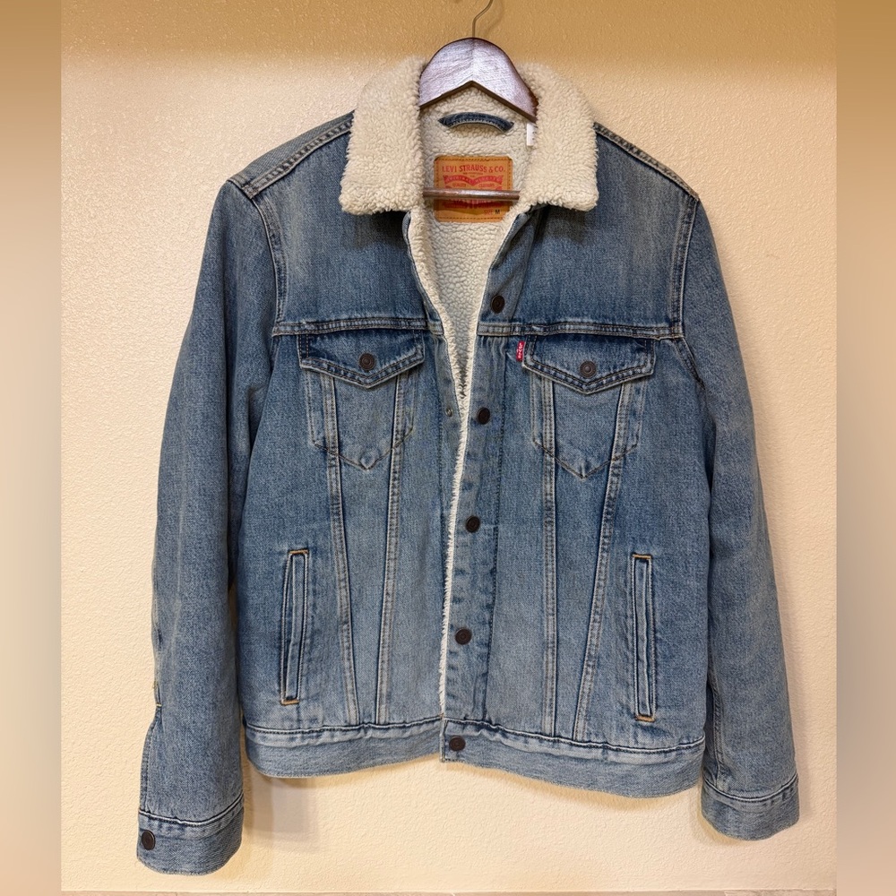 Levi's Classic Blue Denim Jacket with Sherpa Lining